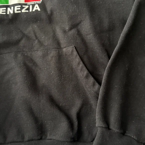 Black Italia Hoodie with Flag Design - Picture 5 of 6